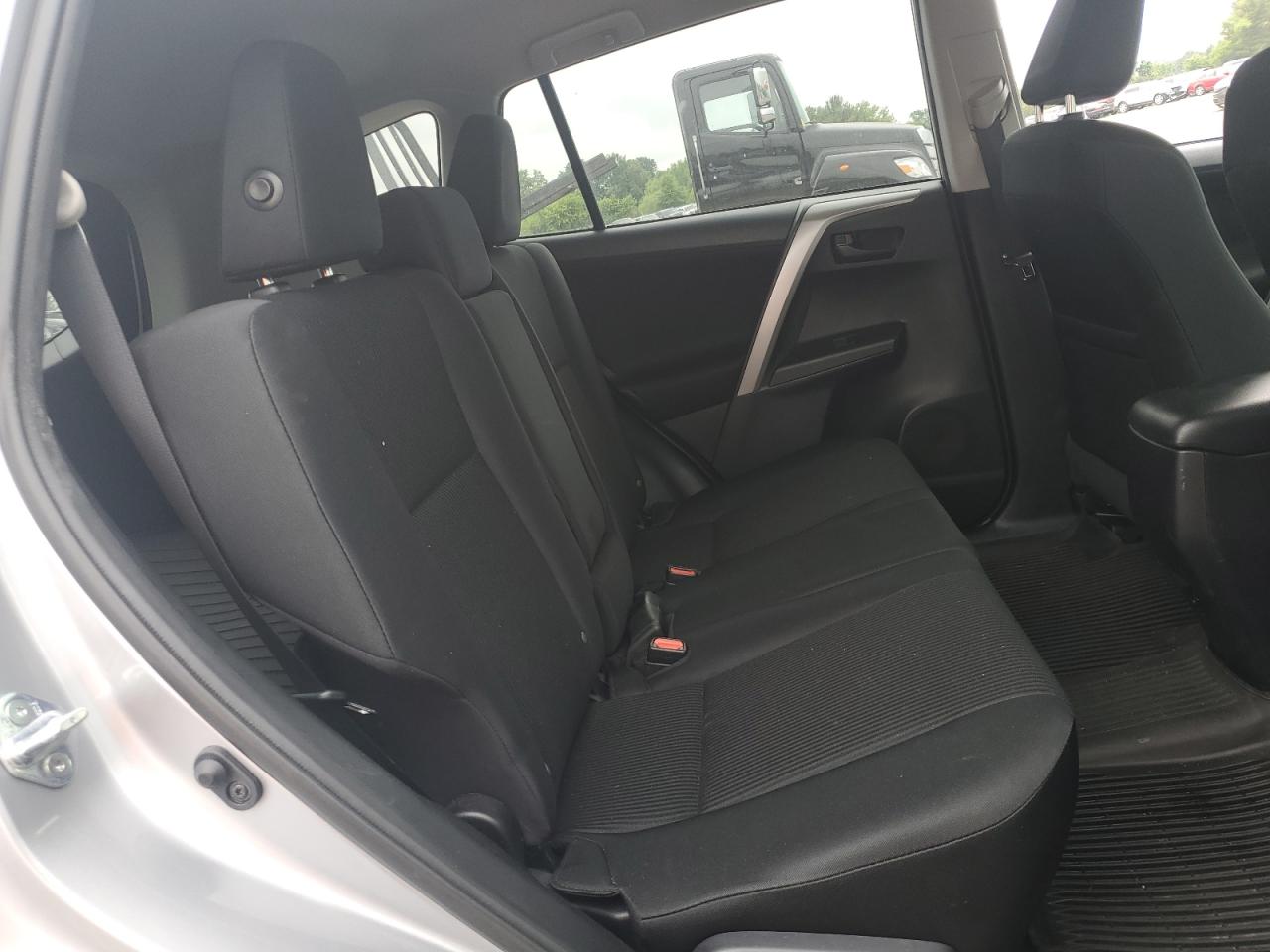 2T3BFREV3HW639268 2017 Toyota Rav4 Le