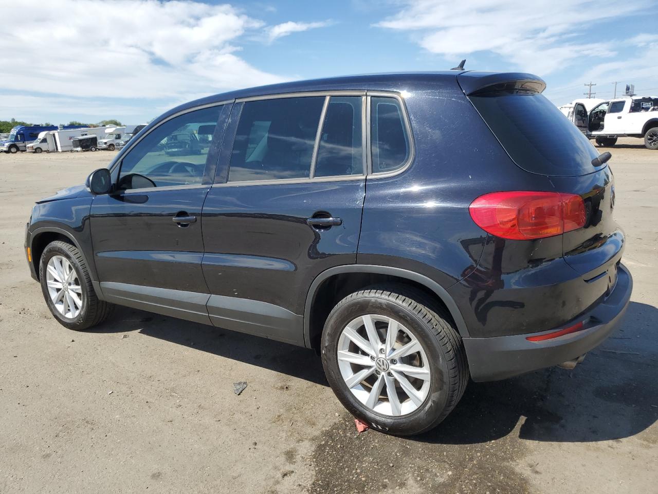 2017 Volkswagen Tiguan S vin: WVGBV7AX3HK052202