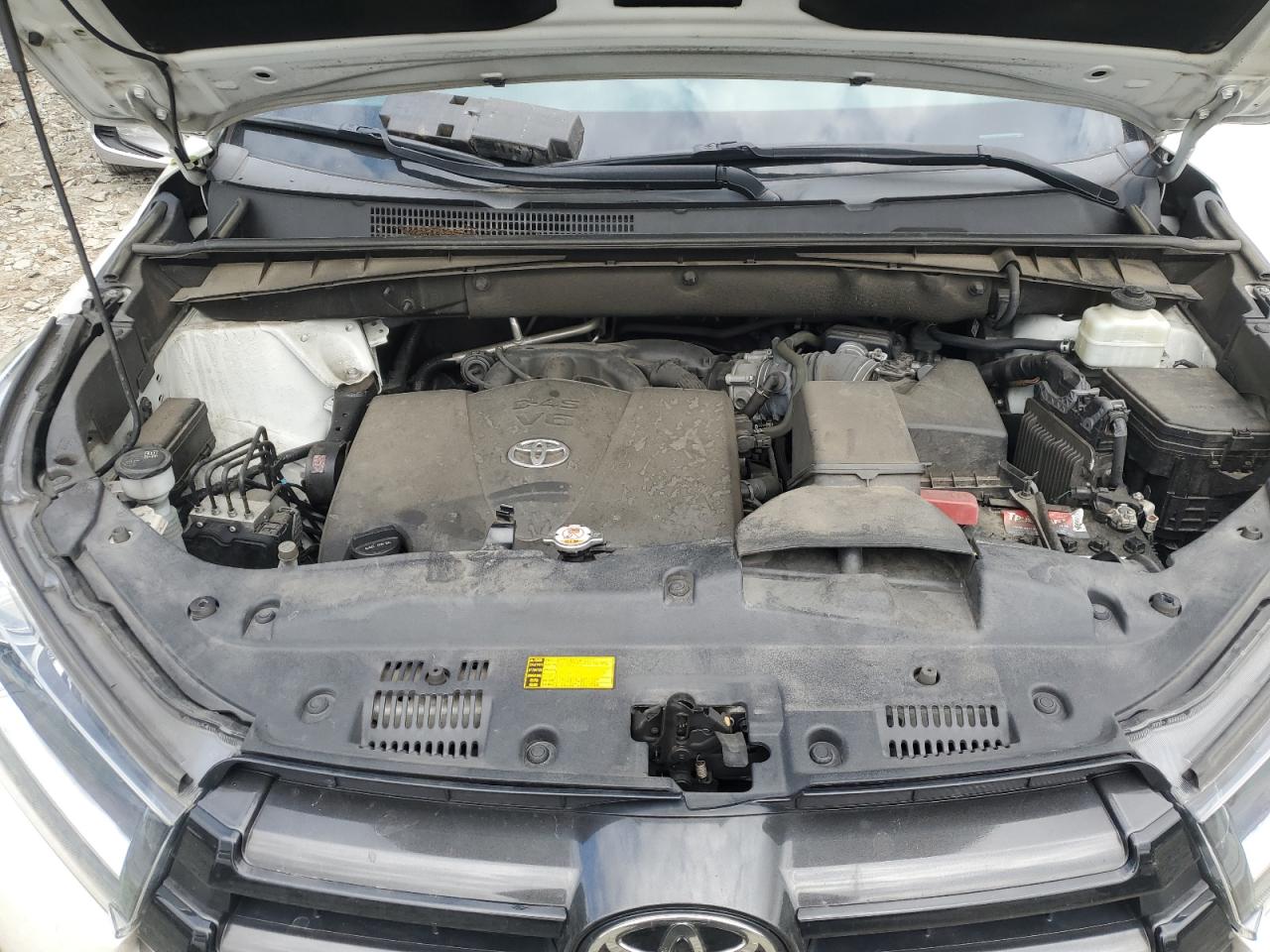 5TDJZRFH3HS519810 2017 Toyota Highlander Se