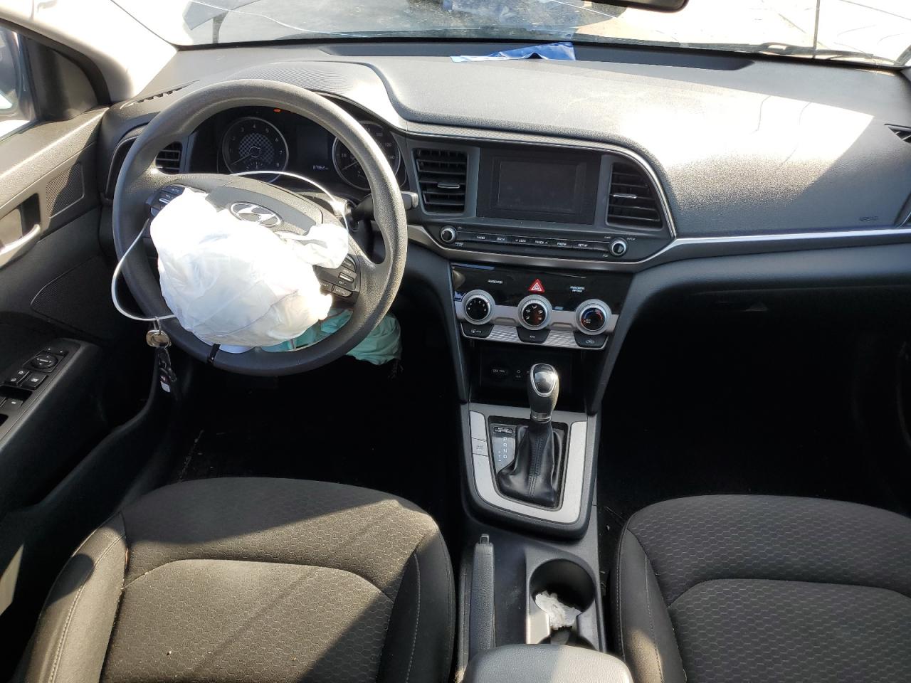 KMHD74LF4KU814986 2019 Hyundai Elantra Se