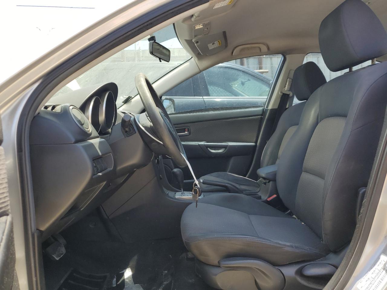 JM1BK12F051249040 2005 Mazda 3 I