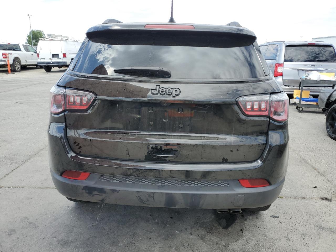 3C4NJCBB0JT318384 2018 Jeep Compass Latitude