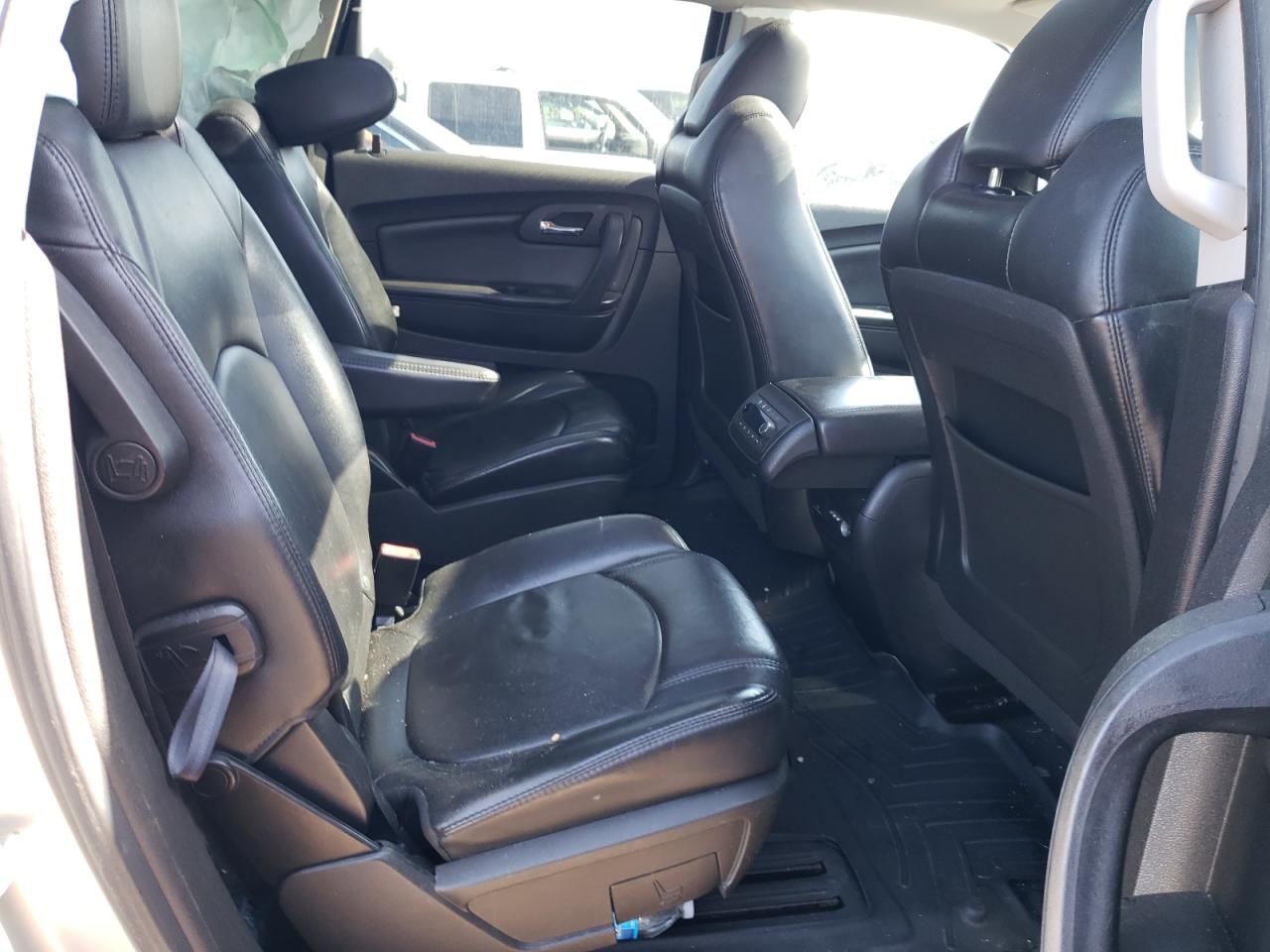 1GNKVJED6BJ411788 2011 Chevrolet Traverse Lt