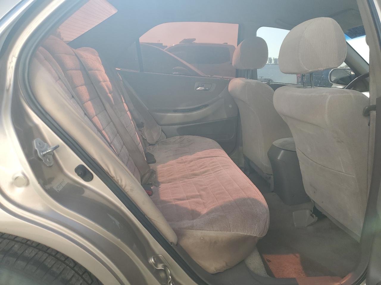 1HGCG6693YA098918 2000 Honda Accord Se