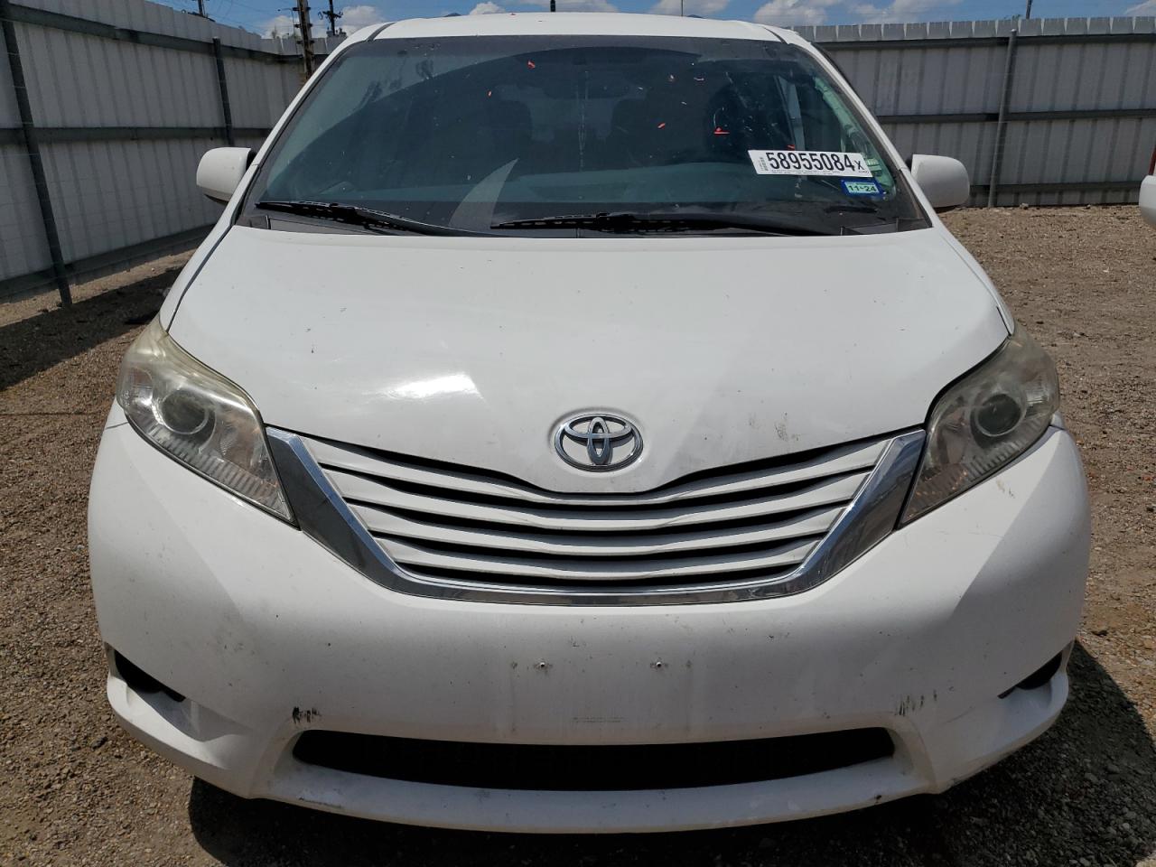 5TDKZ3DC2HS888828 2017 Toyota Sienna Le