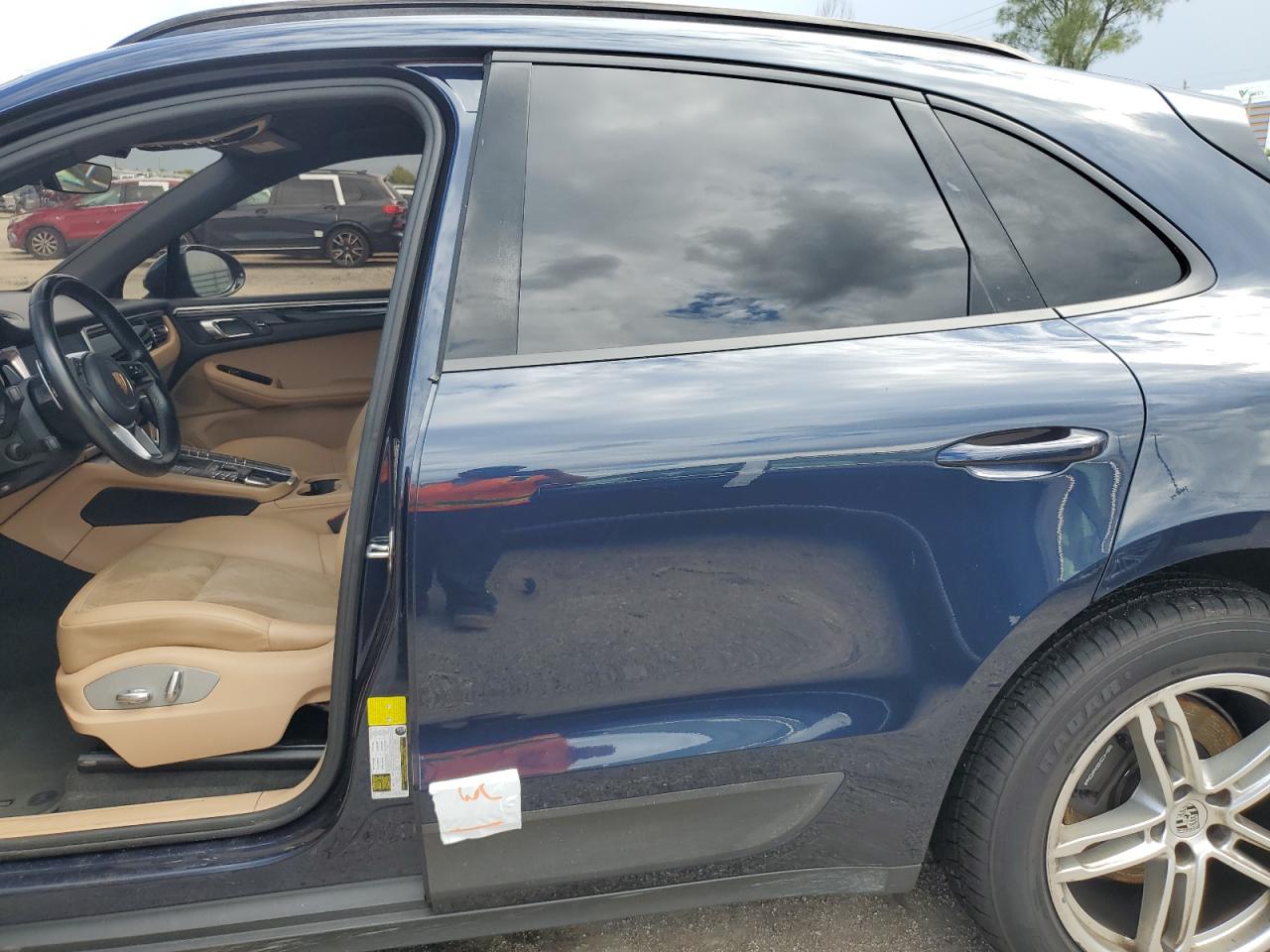 WP1AA2A57KLB02483 2019 Porsche Macan