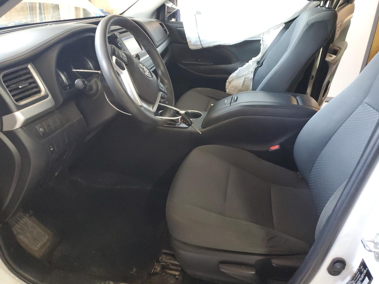 5TDBZRFH8KS924220 2019 Toyota Highlander Le