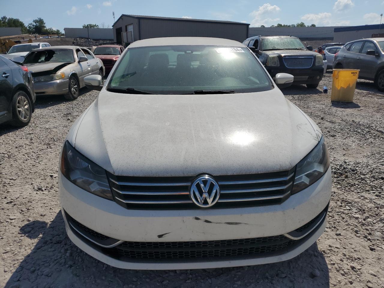 2015 Volkswagen Passat S vin: 1VWAT7A31FC047782