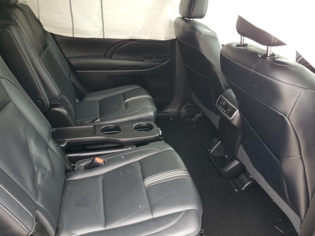 5TDJZRFH9HS426631 2017 Toyota Highlander Se