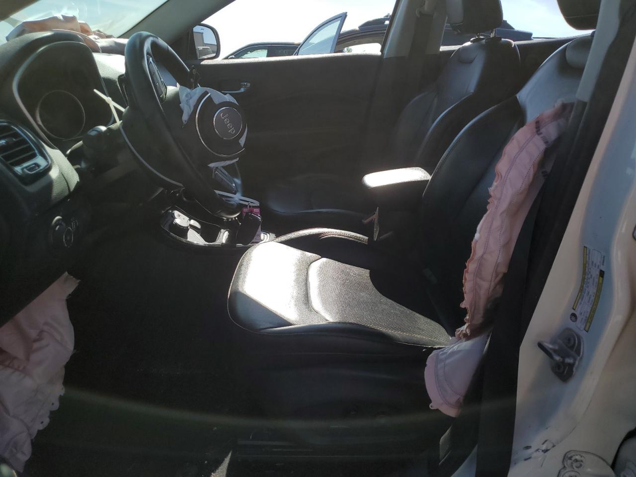 3C4NJDCB8KT645797 2019 Jeep Compass Limited