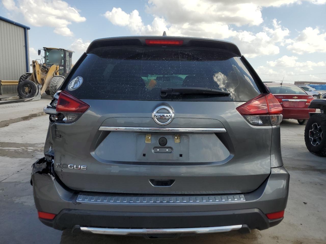 2018 Nissan Rogue S vin: 5N1AT2MT1JC718597