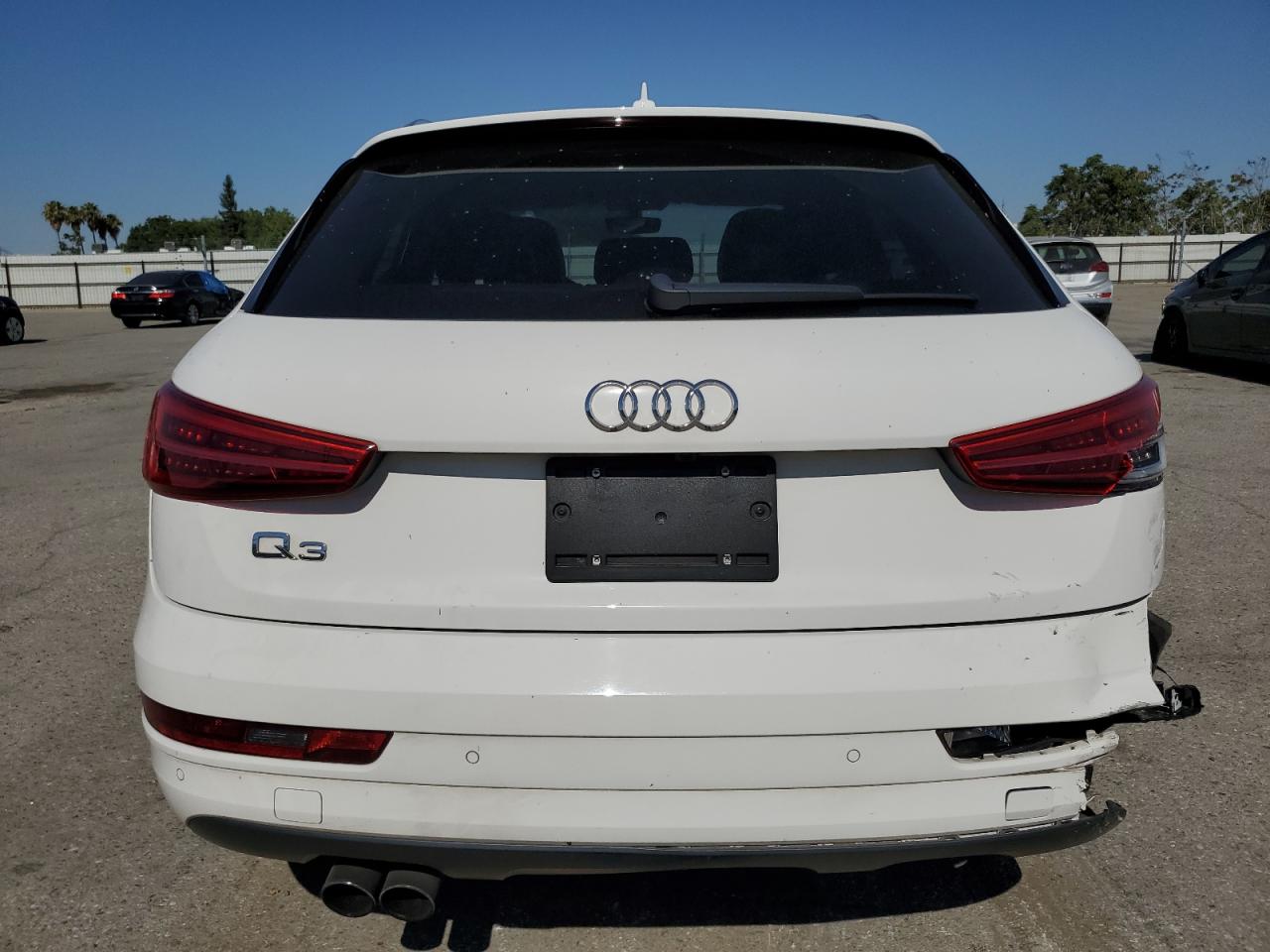 WA1BCCFS9JR015436 2018 Audi Q3 Premium