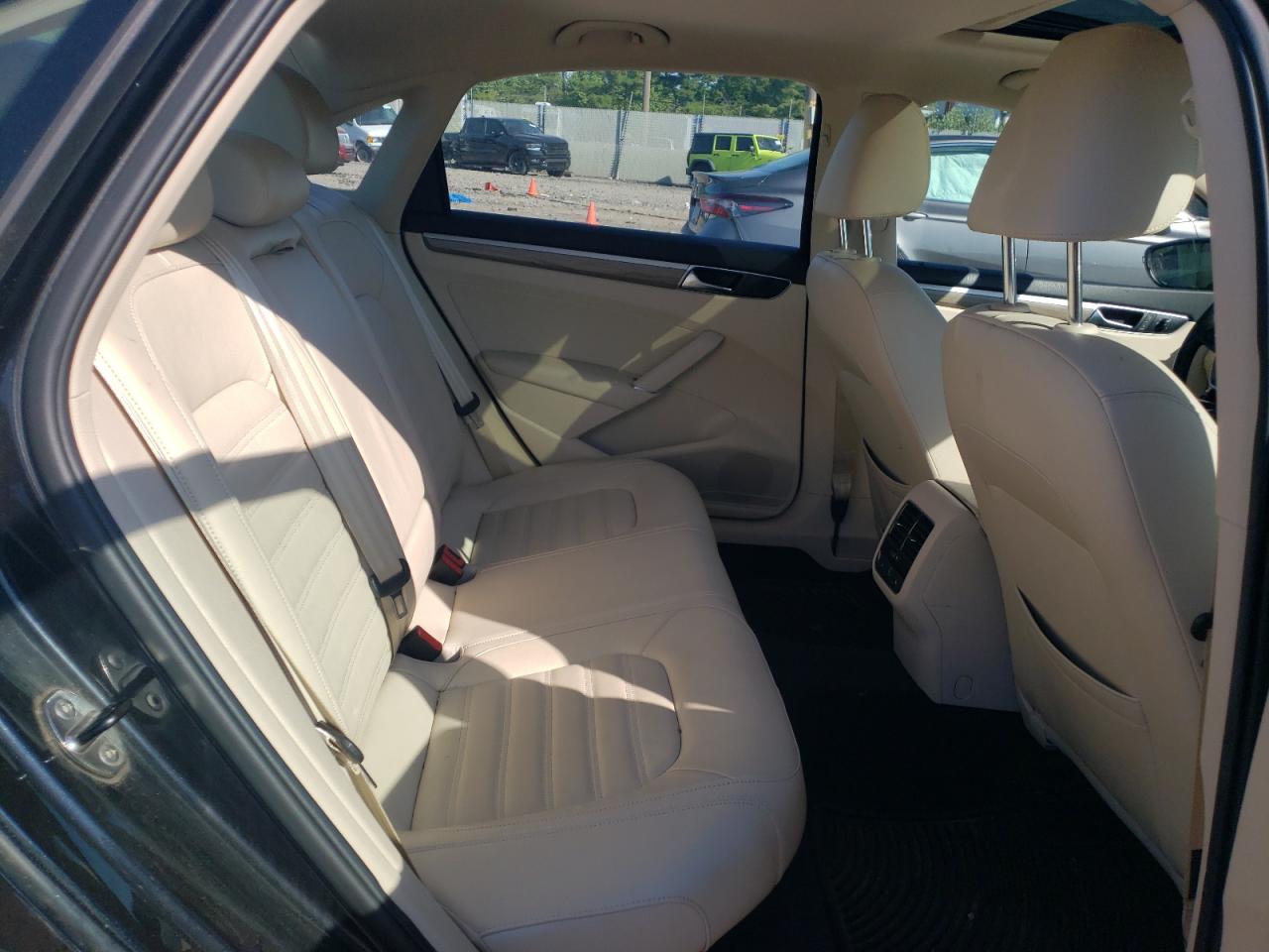 1VWCA7A35JC004988 2018 Volkswagen Passat Sel Premium