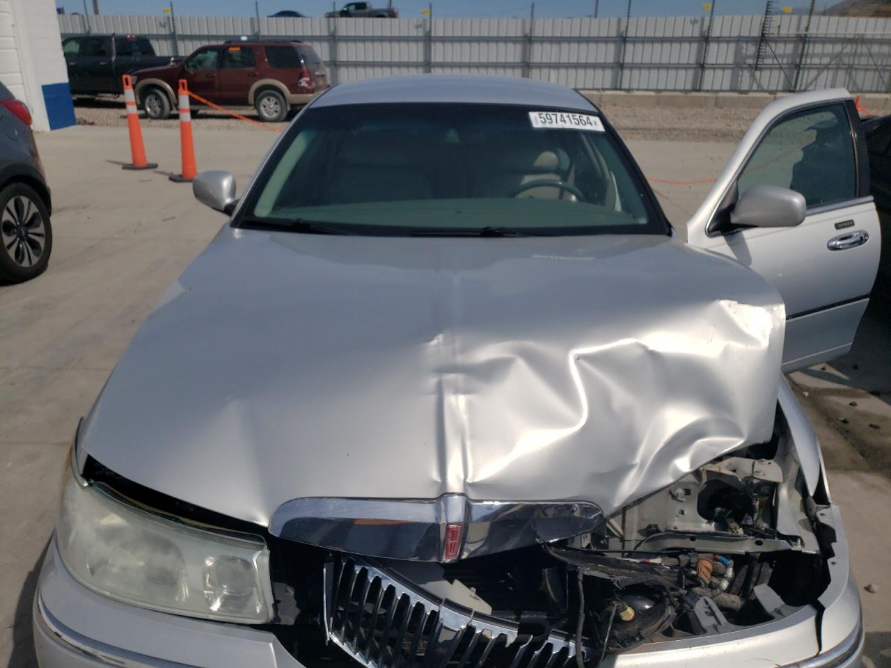 1LNHM81W52Y611389 2002 Lincoln Town Car Executive