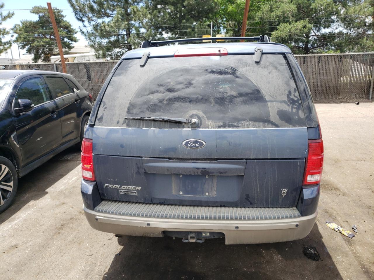 1FMDU74W94UA80275 2004 Ford Explorer Eddie Bauer