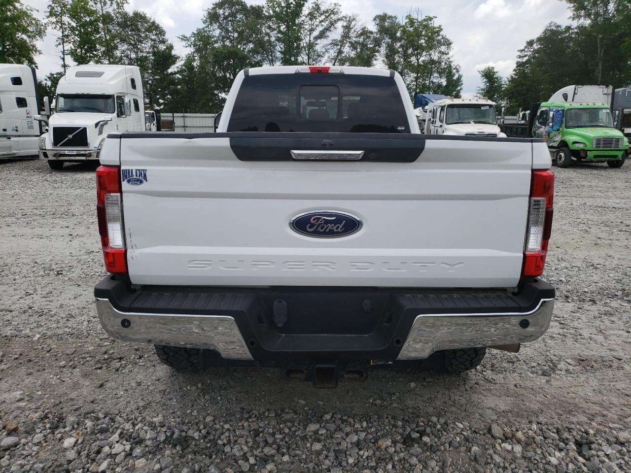 2018 Ford F350 Super Duty vin: 1FT8W3BTXJEB18359