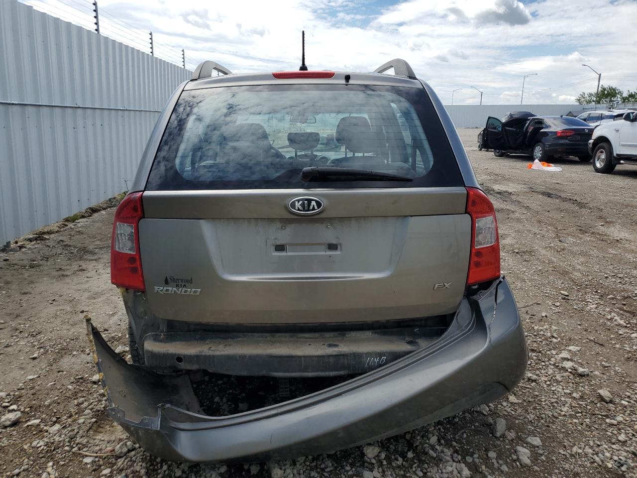 KNAFG528197257255 2009 Kia Rondo Base