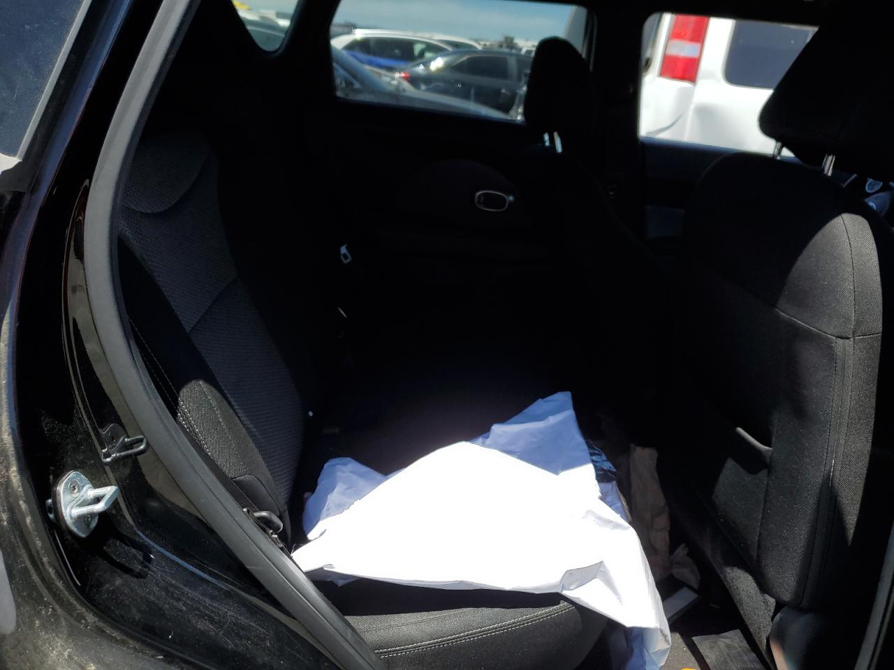 KNDJP3A55J7559922 2018 Kia Soul +