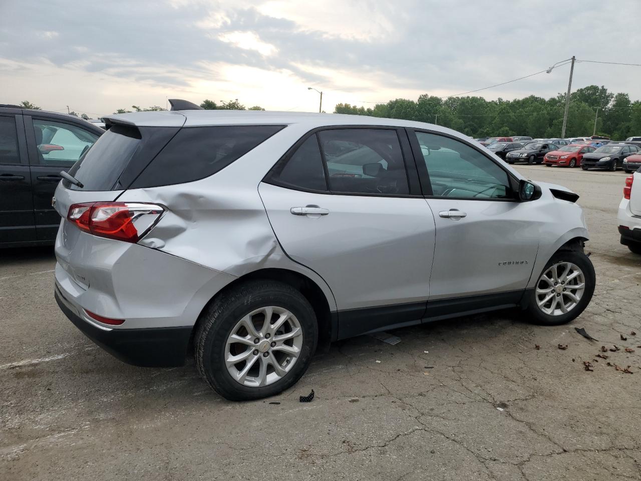 2018 Chevrolet Equinox Ls vin: 2GNAXREV6J6319377