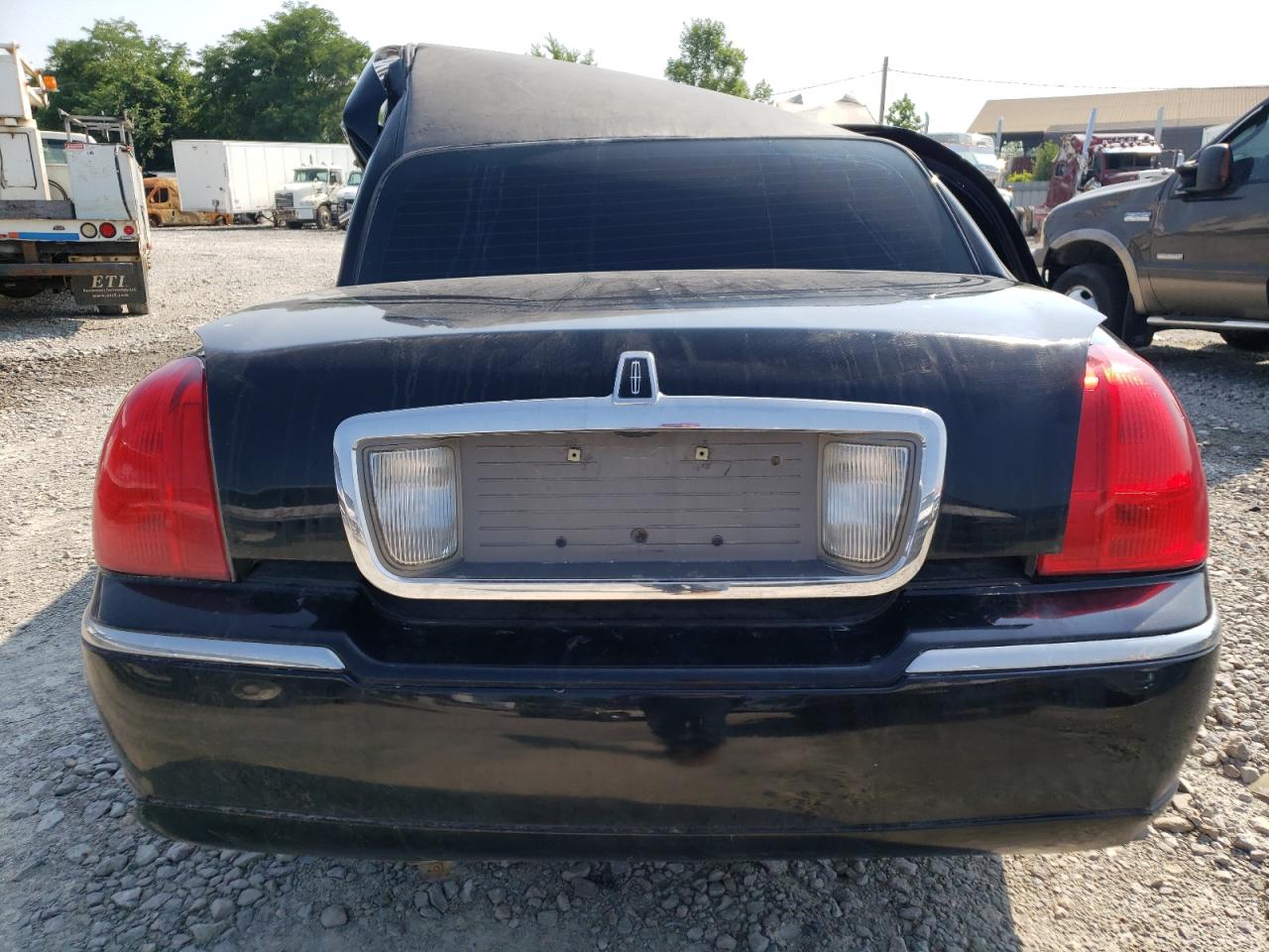 Lot #2955121794 2007 LINCOLN TOWN CAR E