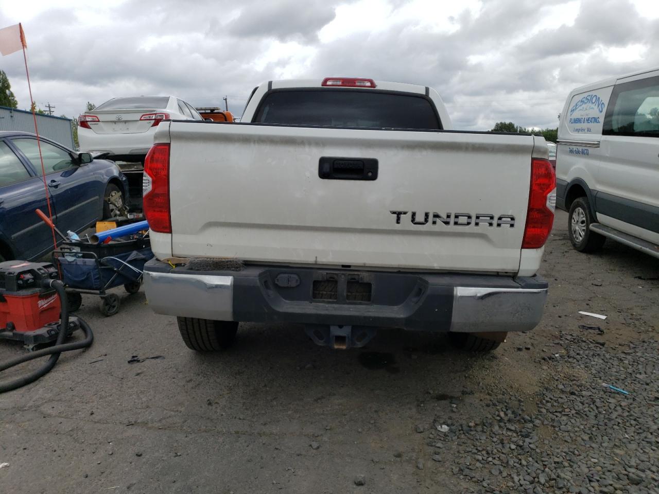 5TFDY5F1XHX649329 2017 Toyota Tundra Crewmax Sr5