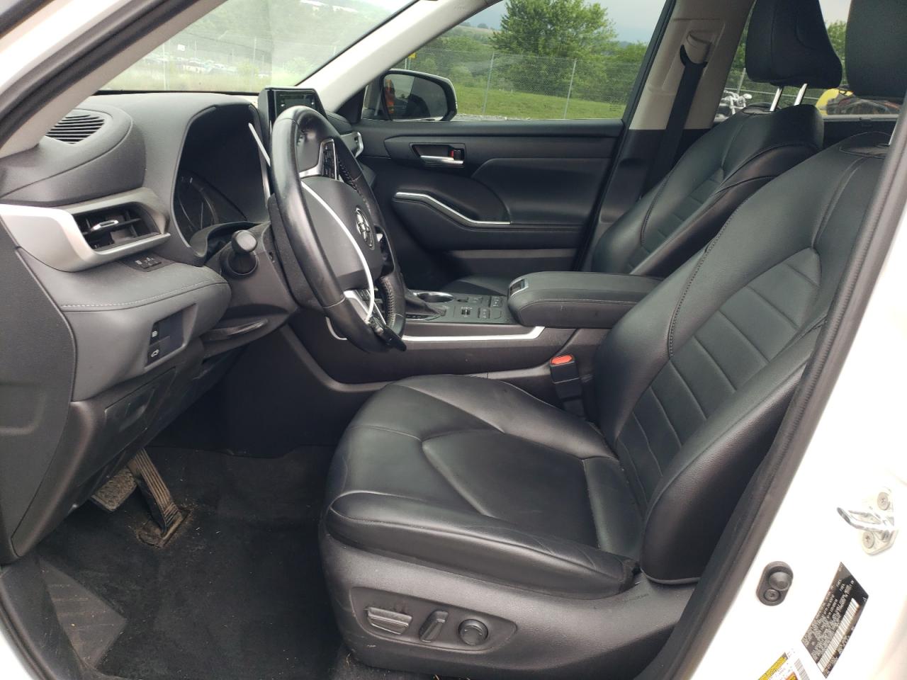 5TDHZRBH1MS120151 2021 Toyota Highlander Xle