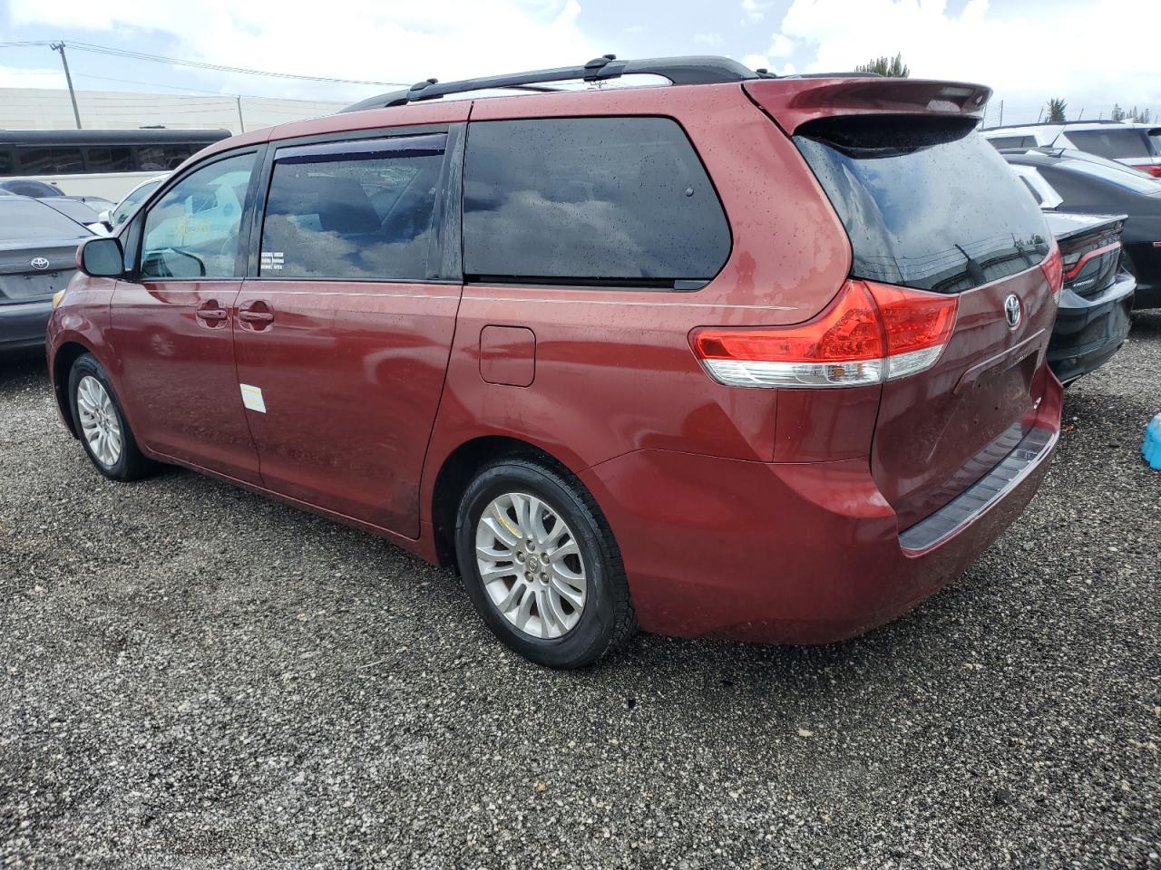 5TDYK3DC9CS186402 2012 Toyota Sienna Xle