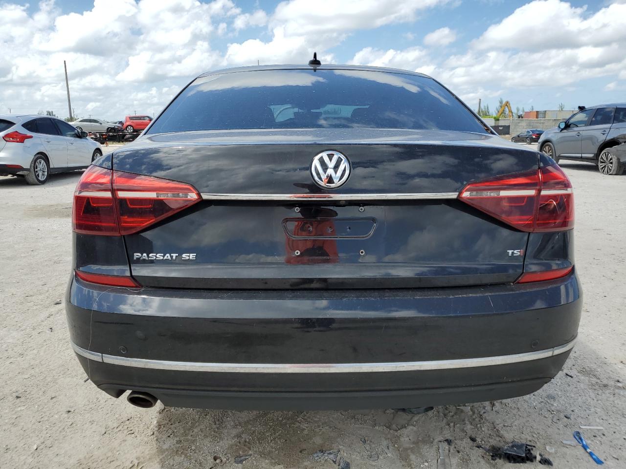 1VWBA7A34JC008283 2018 Volkswagen Passat Se