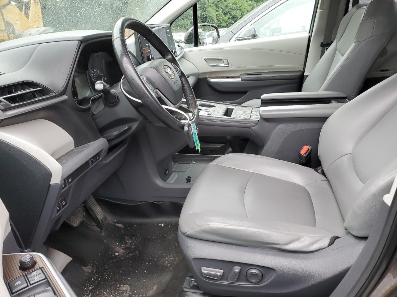 5TDYRKEC0MS011347 2021 Toyota Sienna Xle