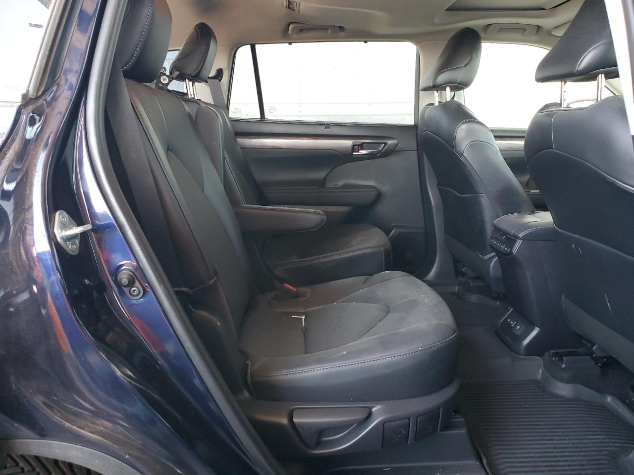 5TDDZRBH5NS562527 2022 Toyota Highlander Limited