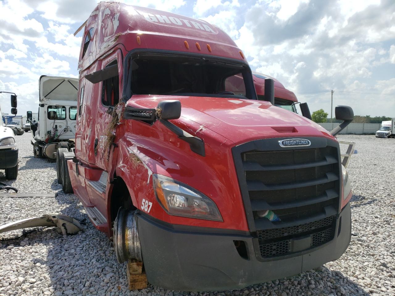 Lot #2937962825 2020 FREIGHTLINER CASCADIA 1