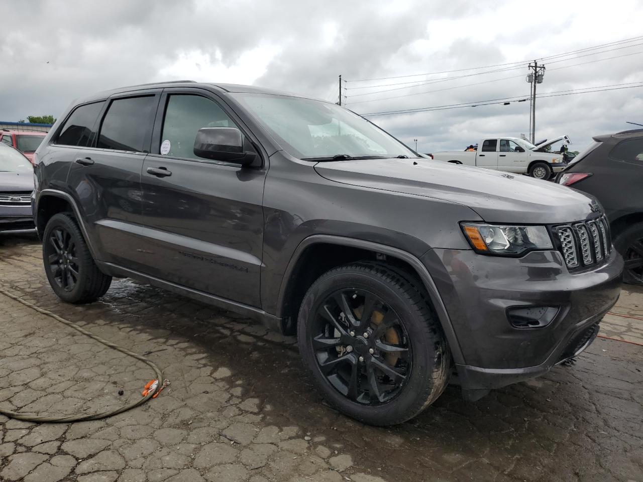 1C4RJEAG2JC323141 2018 Jeep Grand Cherokee Laredo