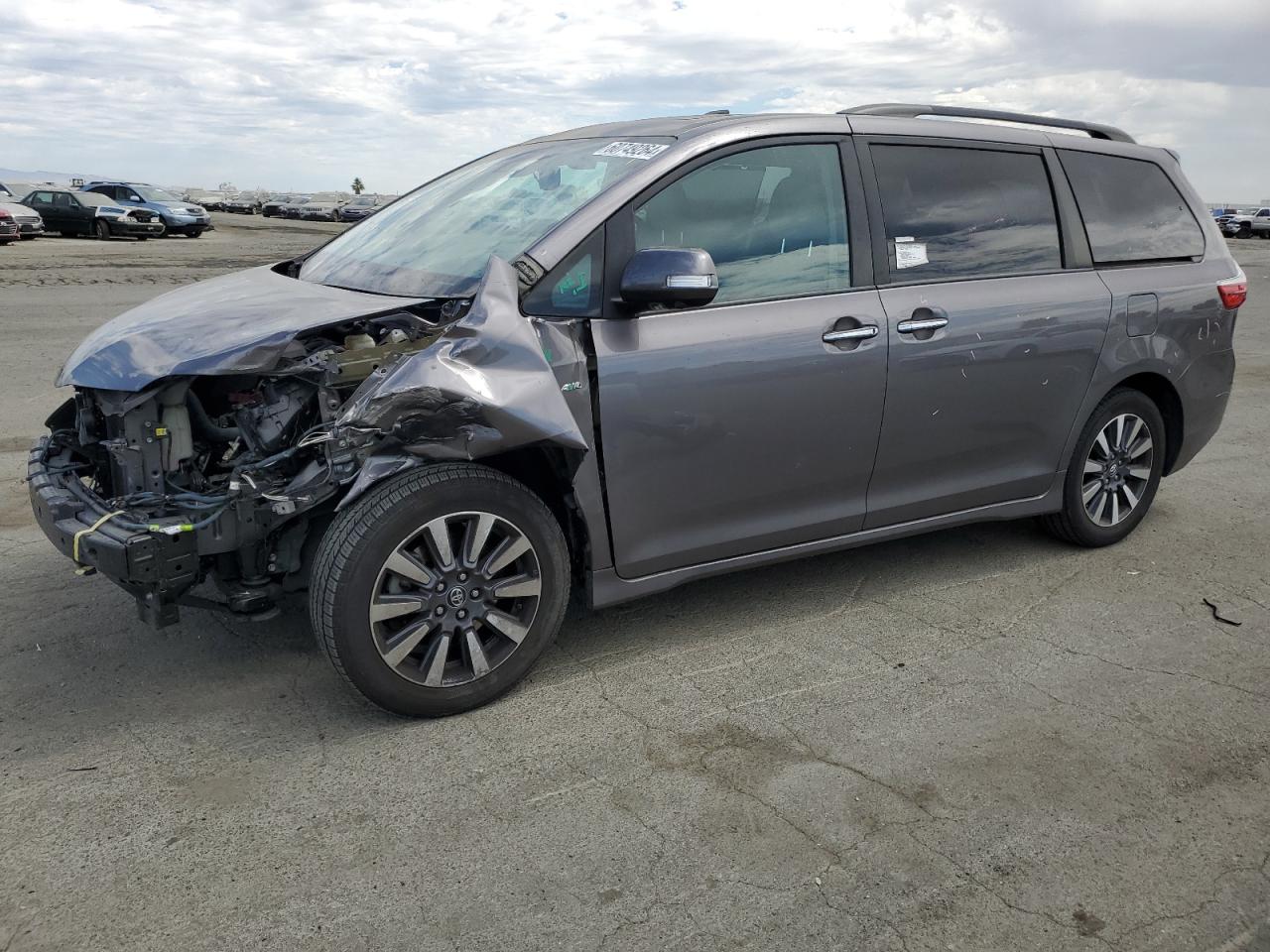 2018 Toyota Sienna Xle vin: 5TDDZ3DC3JS208871