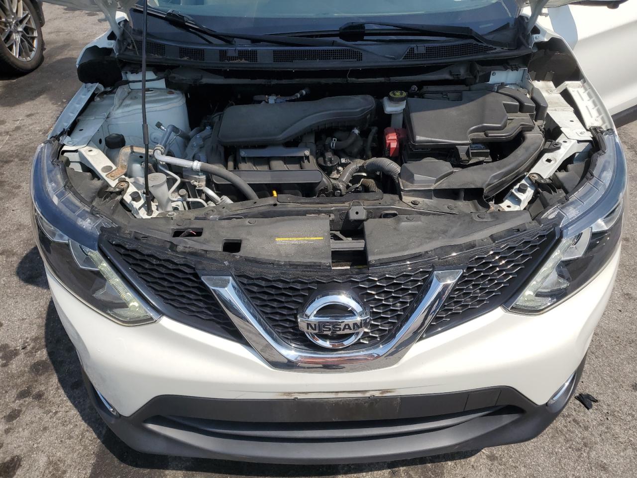 JN1BJ1CR8JW206786 2018 Nissan Rogue Sport S