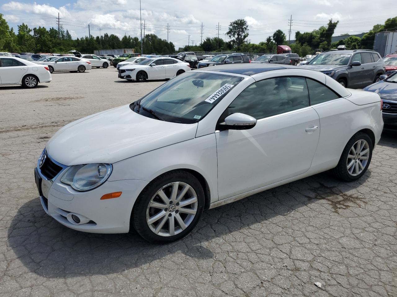 Lot #3199119507 2011 VOLKSWAGEN EOS KOMFOR