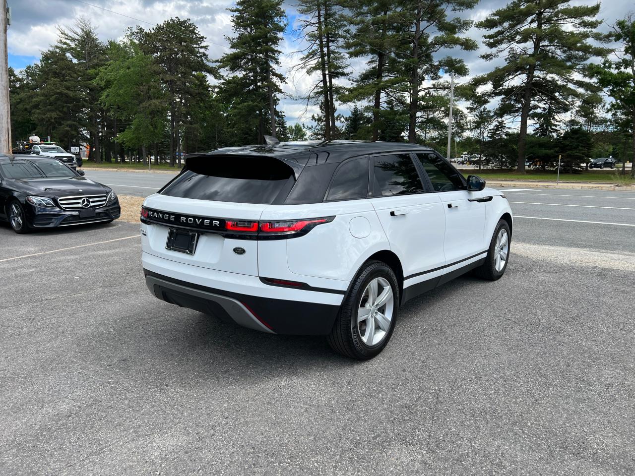 2019 Land Rover Range Rover Velar S vin: SALYB2EX0KA232585