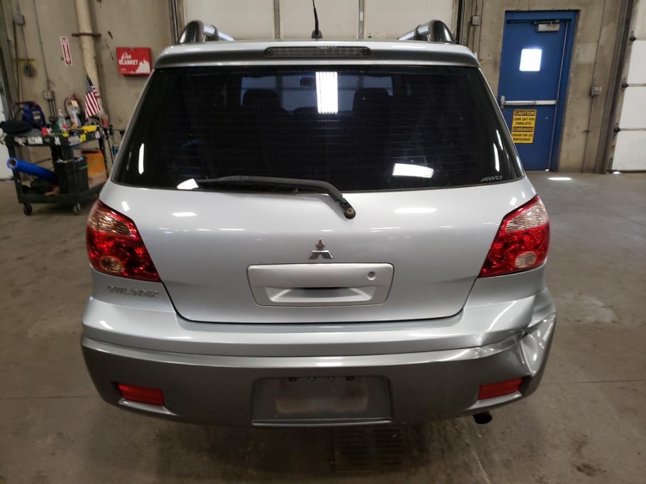 JA4LZ31F55U008595 2005 Mitsubishi Outlander Ls