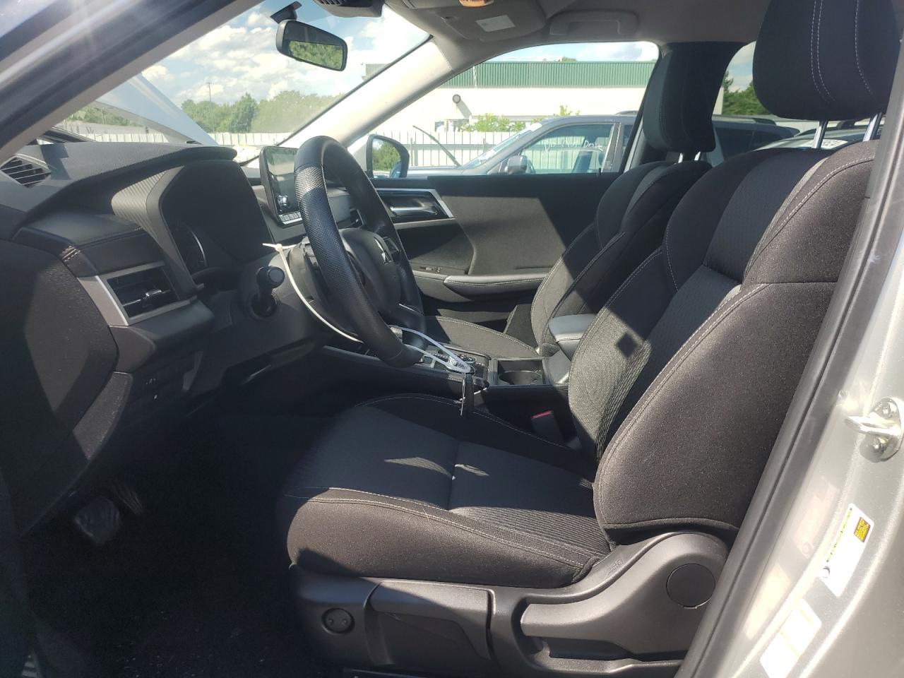 JA4J4TA82NZ023565 2022 Mitsubishi Outlander Es