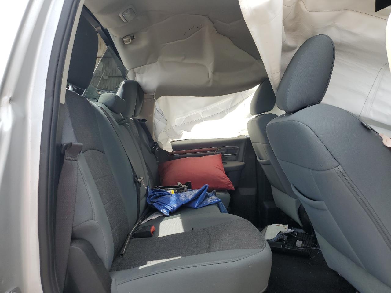 1C6RR6LTXFS692231 2015 Ram 1500 Slt