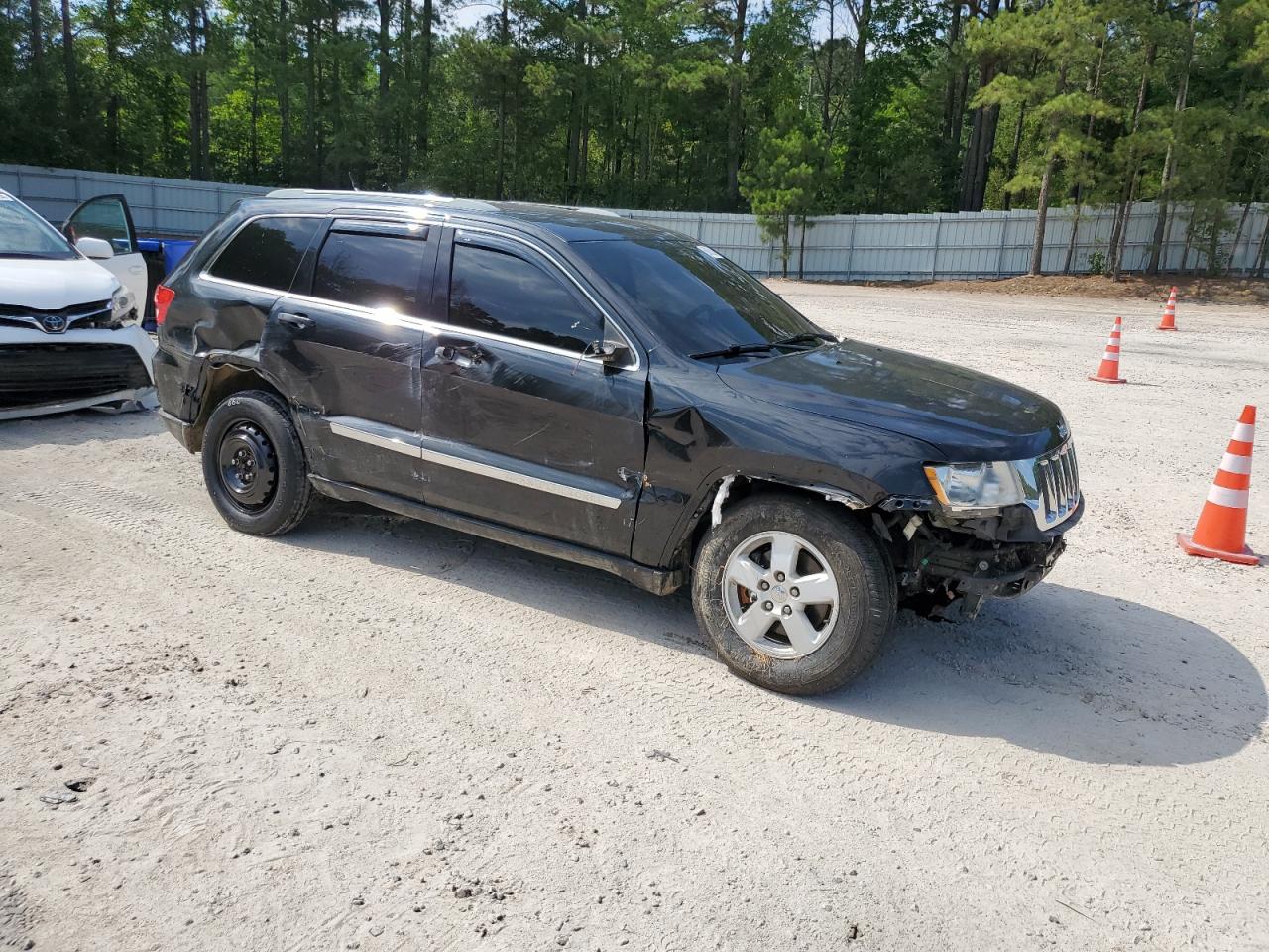 1J4RR4GG6BC555134 2011 Jeep Grand Cherokee Laredo