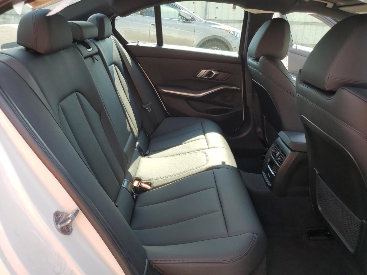 3MW5R7J01M8C02163 2021 BMW 330Xi