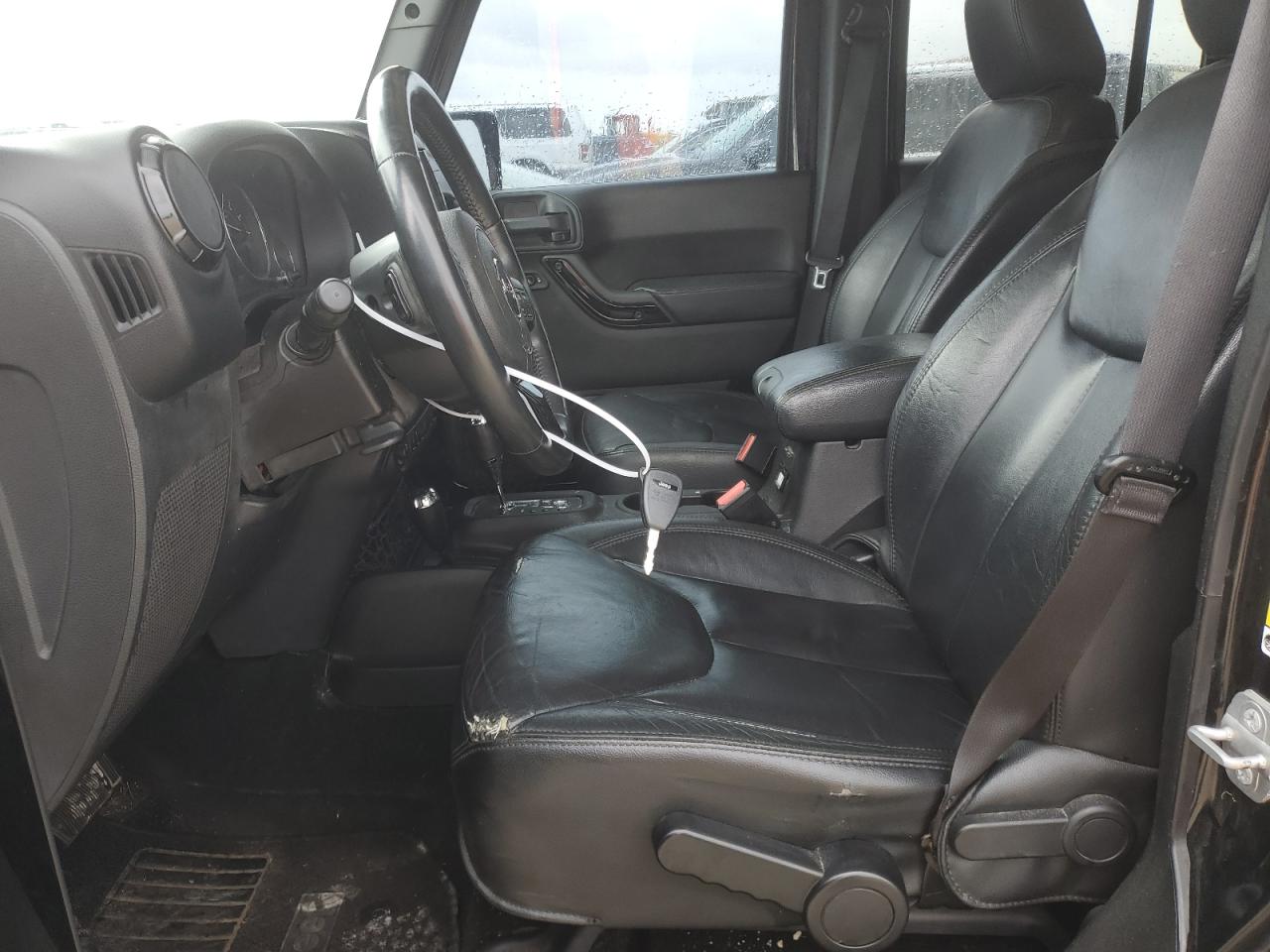 1C4BJWEG6EL325580 2014 Jeep Wrangler Unlimited Sahara