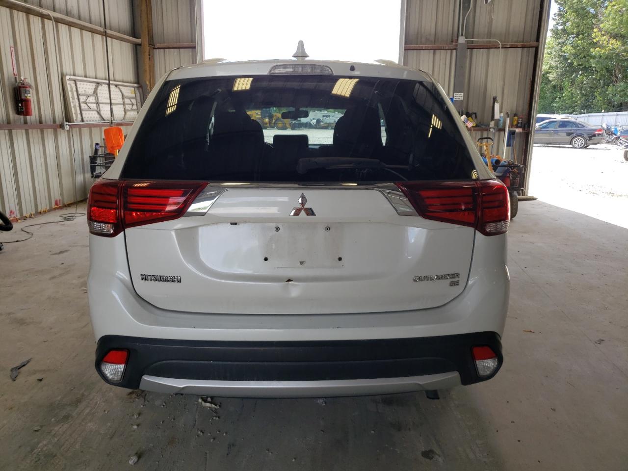 JA4AZ3A31HZ066529 2017 Mitsubishi Outlander Se