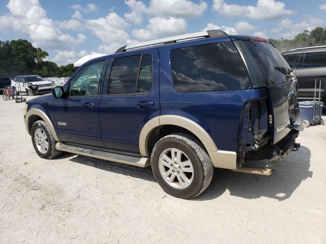 1FMEU74E17UA83476 2007 Ford Explorer Eddie Bauer