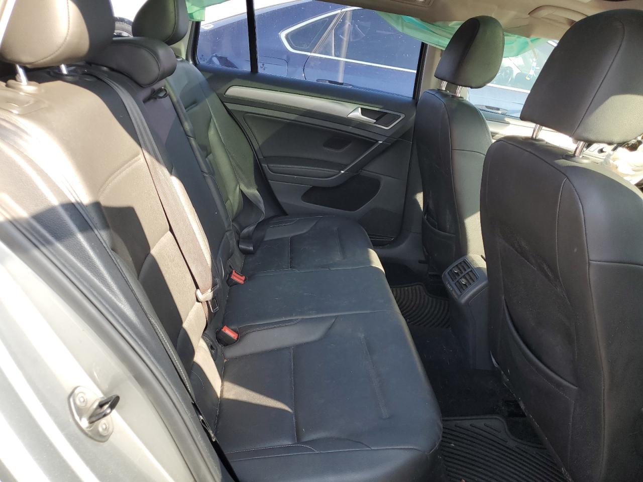 3VWC17AU6GM516825 2016 Volkswagen Golf Sportwagen S