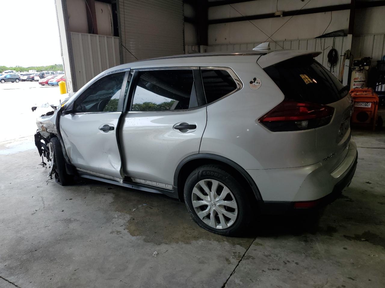 KNMAT2MT9JP520945 2018 Nissan Rogue S