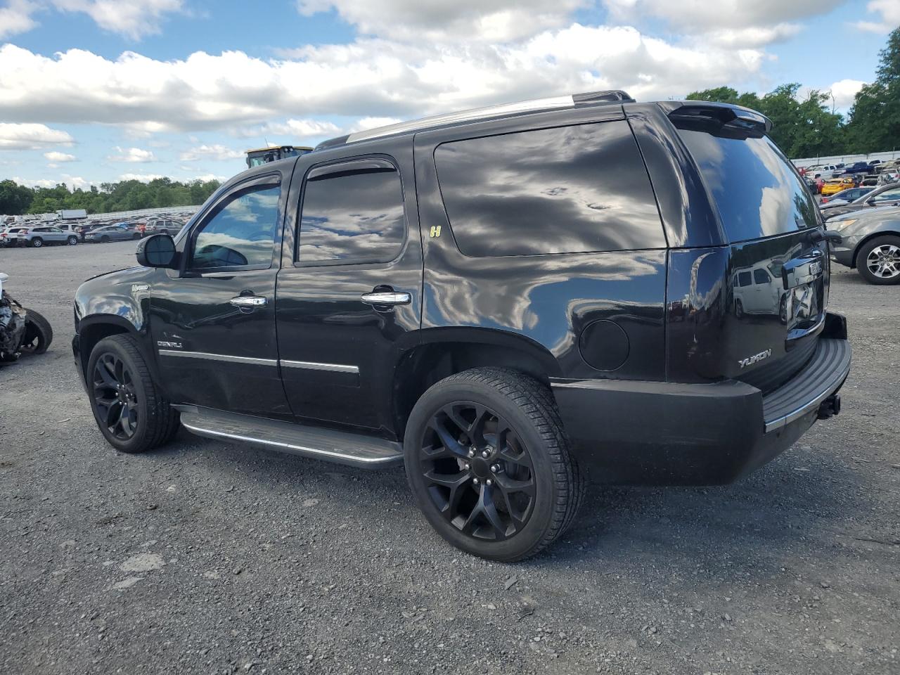 1GKS2GEJ0BR233215 2011 GMC Yukon Denali Hybrid