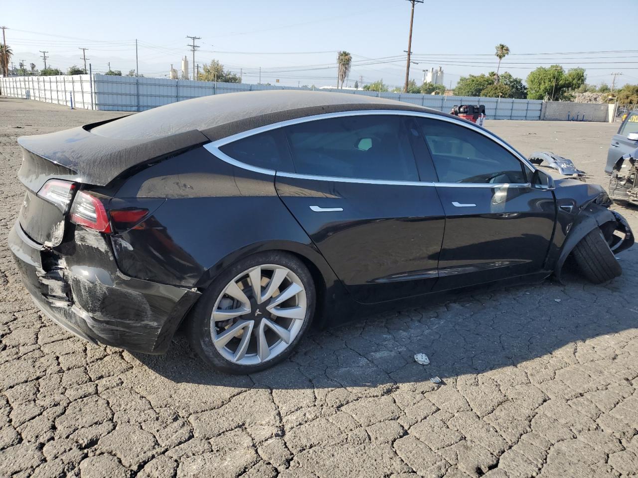 2018 Tesla Model 3 vin: 5YJ3E1EA1JF122679