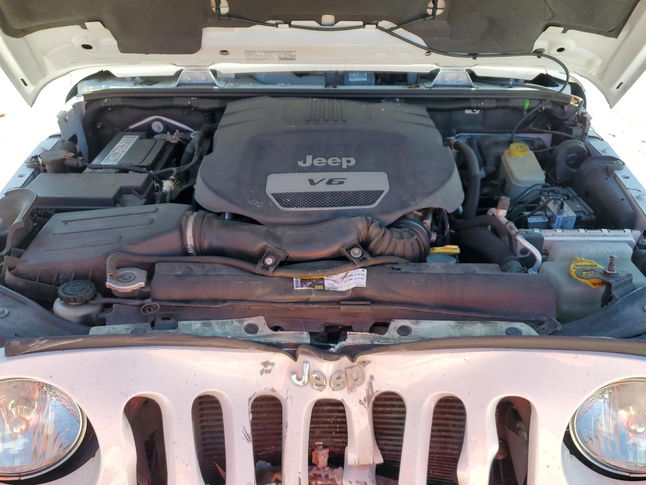 1C4BJWEG4EL256081 2014 Jeep Wrangler Unlimited Sahara