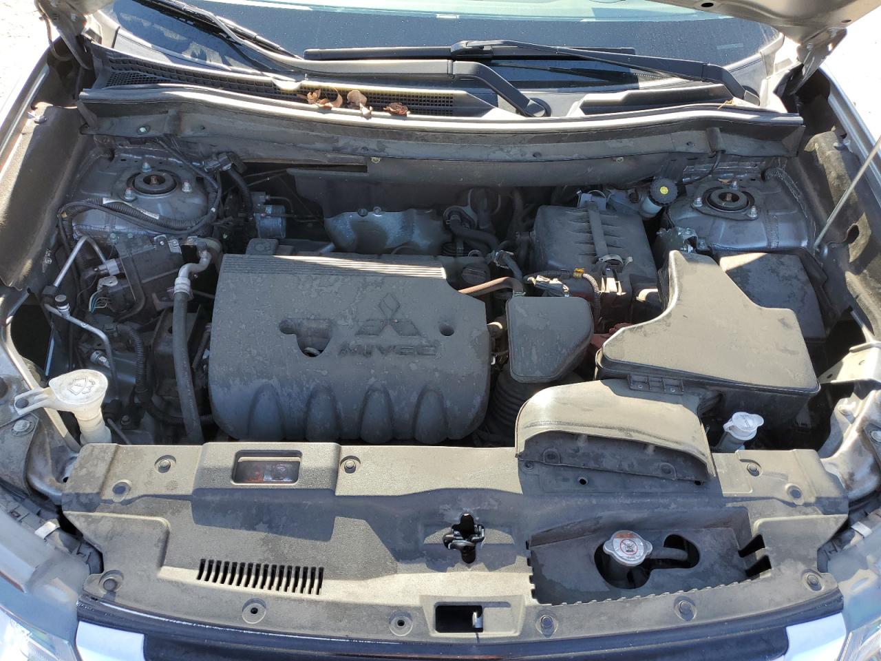 JA4AZ3A39JZ007010 2018 Mitsubishi Outlander Se